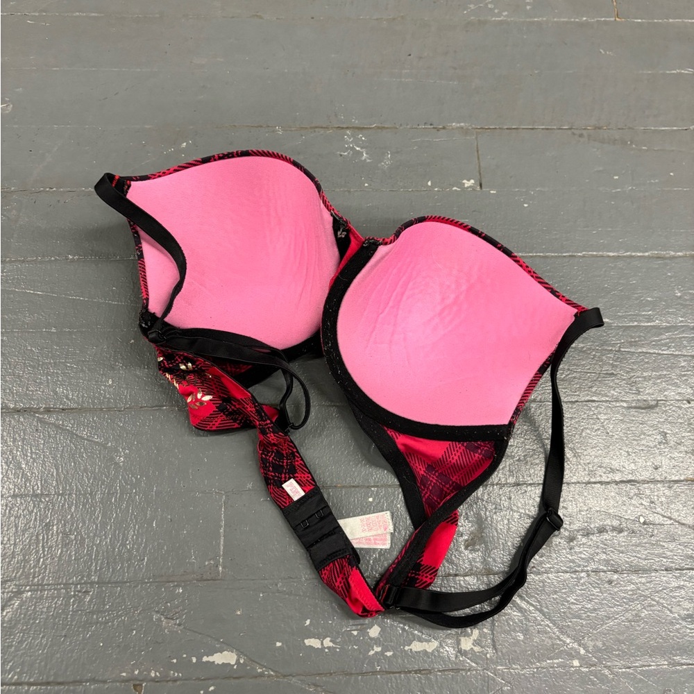 - Pink bra - Picture 2 of 5